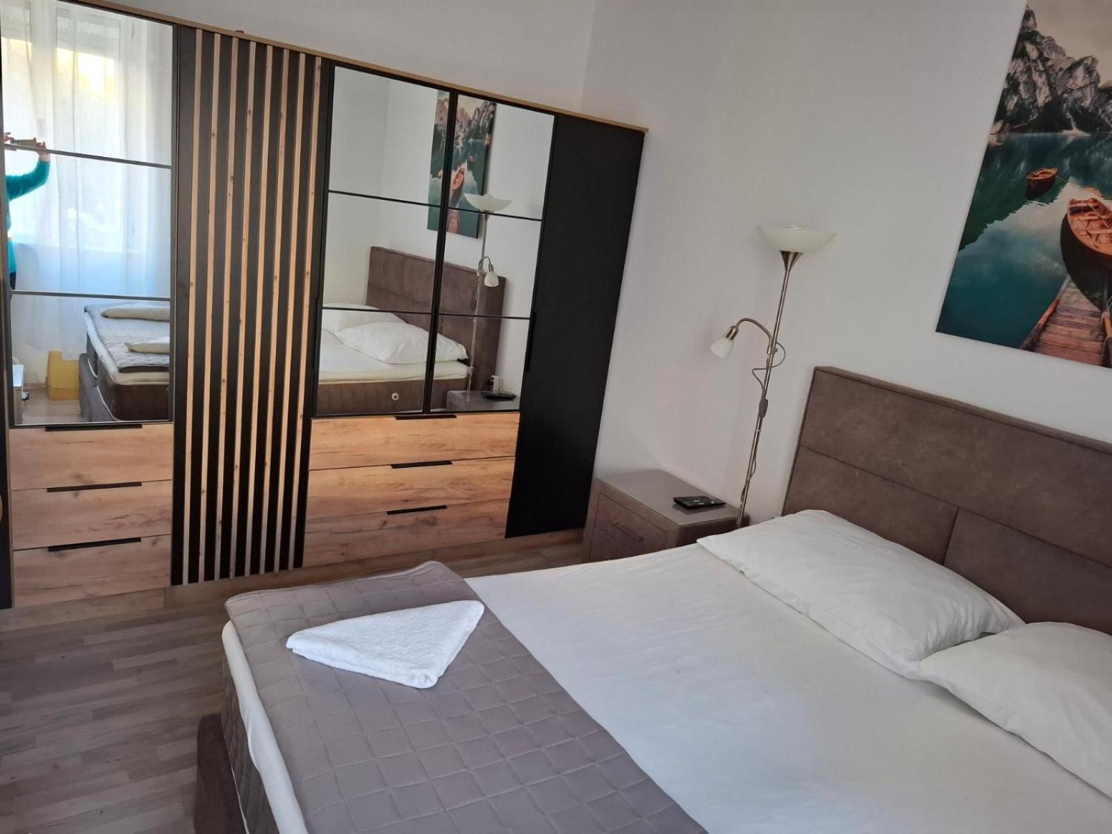 Taja Apartament *